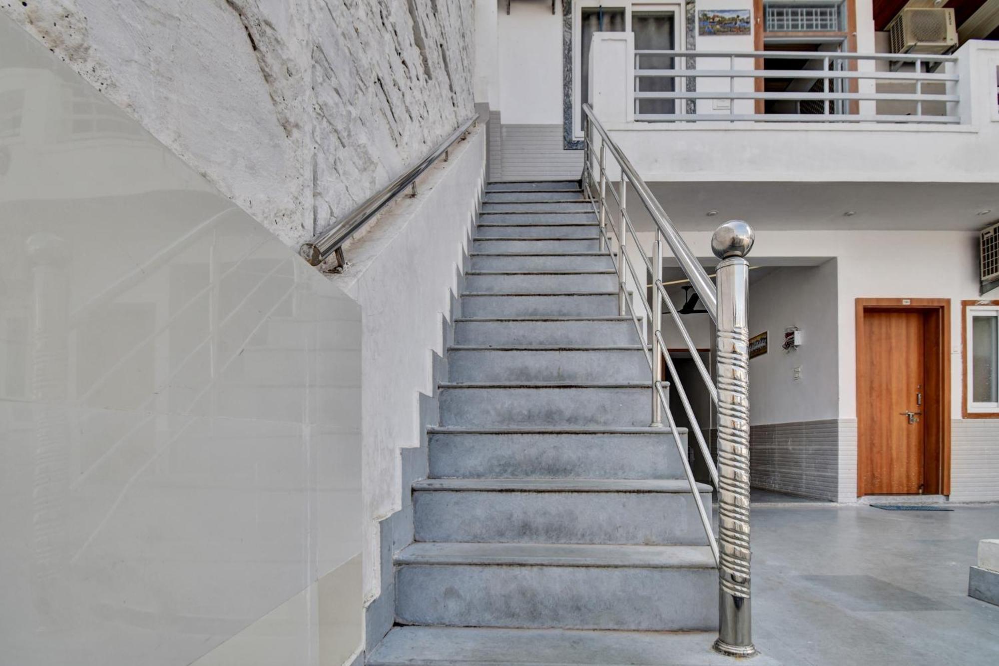 Oyo Flagship Apna Guest House Kota  Buitenkant foto